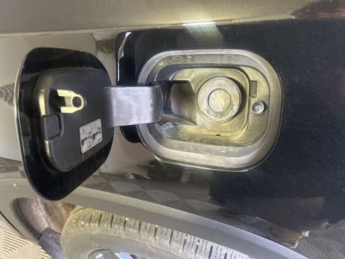 Used 2023 Chevrolet Traverse RS AWD/4WD image 27