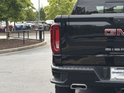 Used 2024 GMC Sierra 1500 AT4 w/ Technology Package AWD/4WD image 22