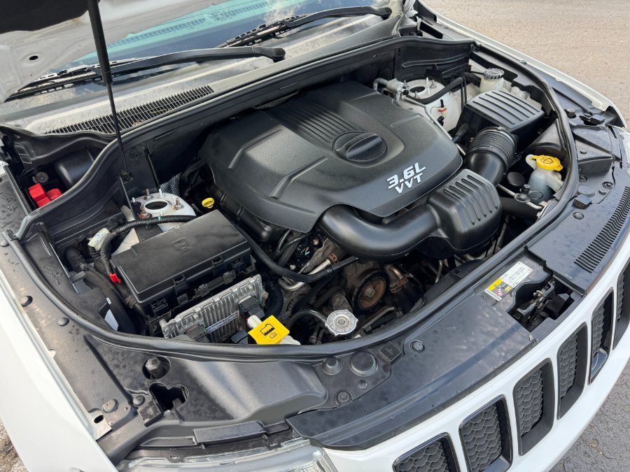 Used 2014 Jeep Grand Cherokee Laredo w/ Quick Order Package 23E AWD/4WD image 24