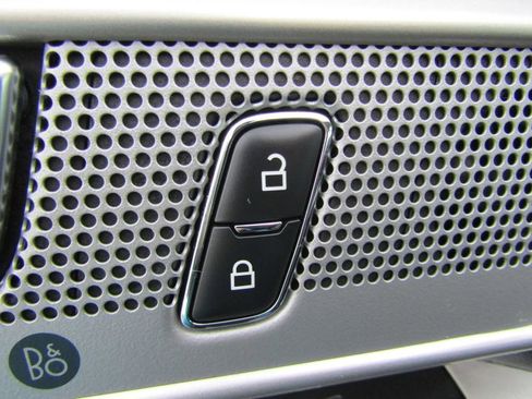 Used 2024 Ford Explorer XLT w/ Equipment Group 202A image 18