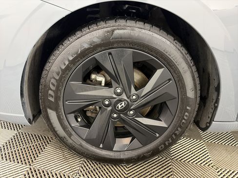 Used 2023 Hyundai Elantra SEL image 13