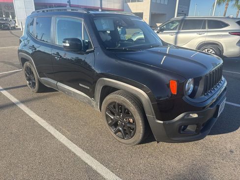 Used 2018 Jeep Renegade Altitude w/ UConnect 8.4 Nav Group FWD image 7