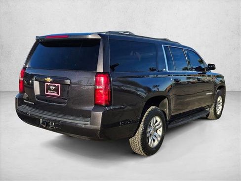 Used 2018 Chevrolet Suburban LT image 5
