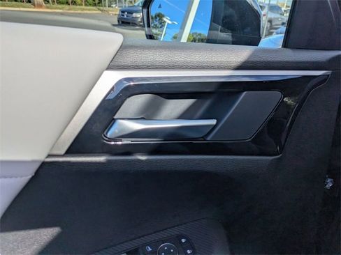 New 2025 Mitsubishi Outlander SE image 12