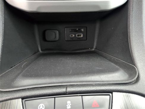 Used 2023 GMC Acadia SLT image 19