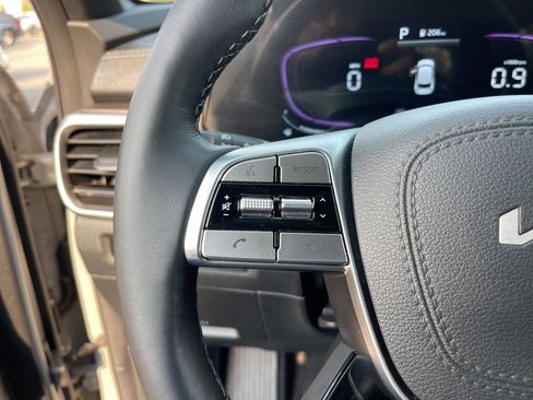 Used 2025 Kia Telluride AWD image 17