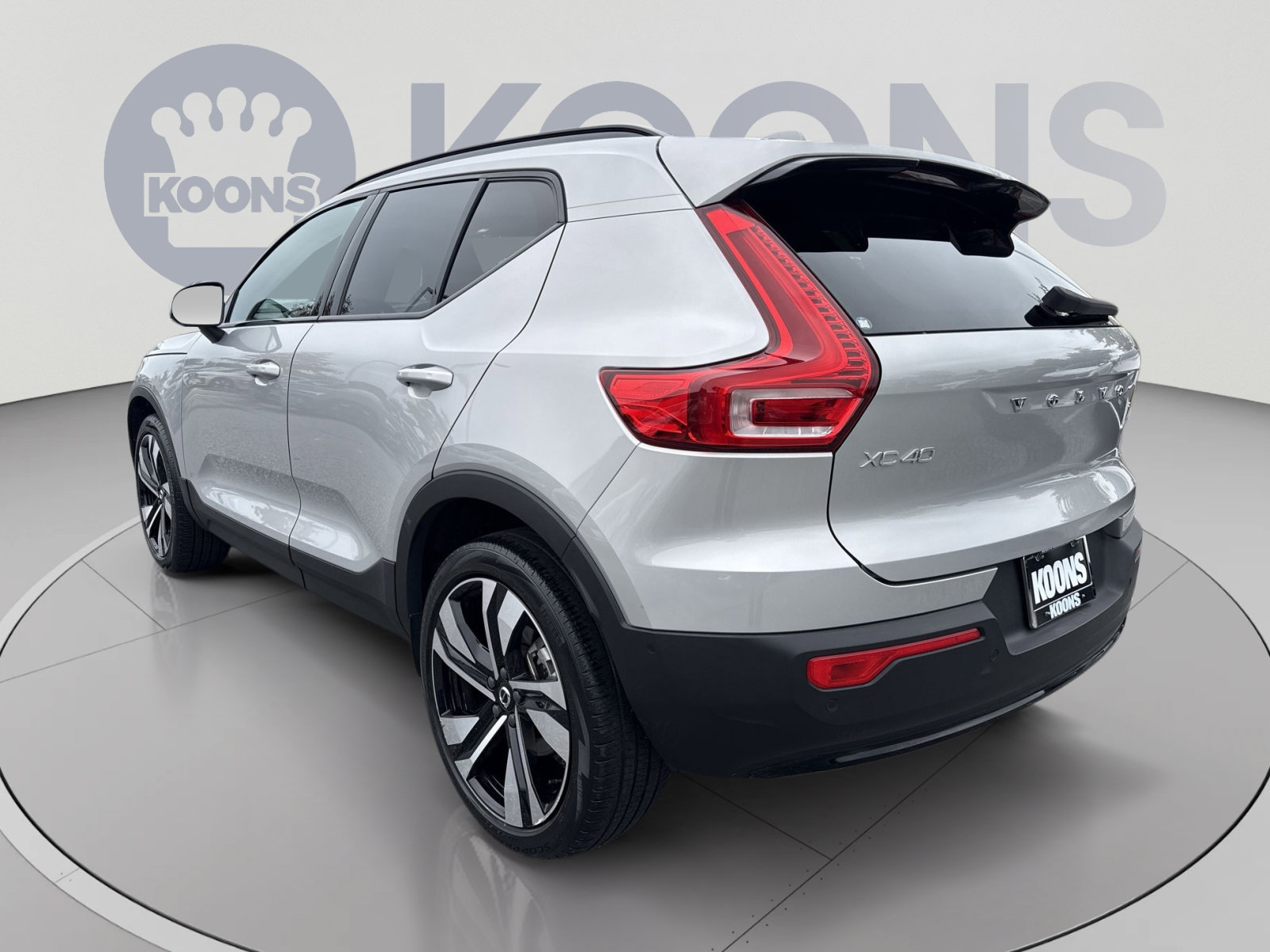 Used 2024 Volvo XC40 B5 Plus w/ Climate Package AWD/4WD image 4