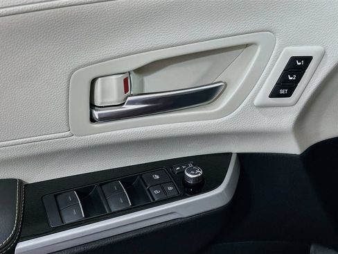 New 2026 Toyota Sienna Limited FWD image 15