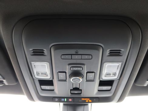 Used 2022 Chevrolet Suburban High Country image 31