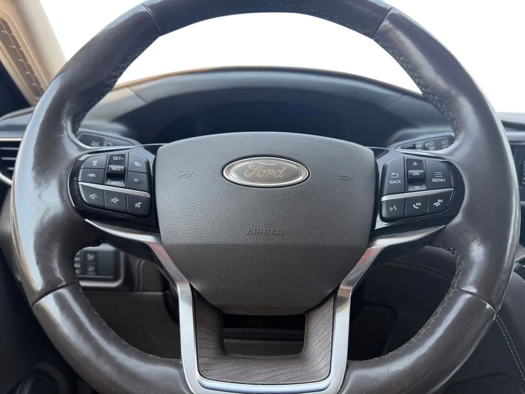 Used 2021 Ford Explorer Platinum w/ Equipment Group 601A AWD/4WD image 15