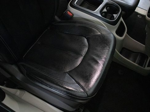 Used 2022 Chrysler Pacifica Touring-L image 17