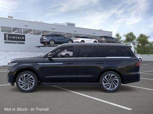 New 2026 Lincoln Navigator Premiere AWD/4WD image 3