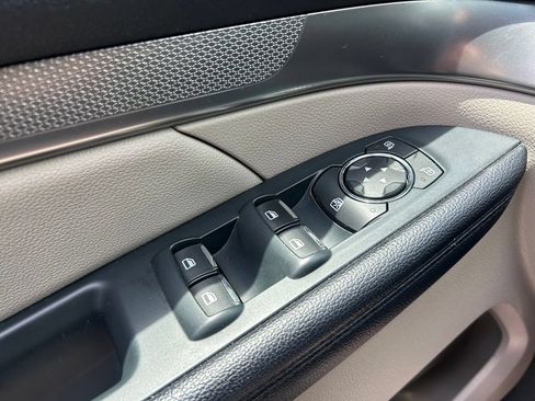 Used 2018 Ford Explorer XLT AWD/4WD image 56