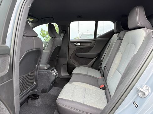 Used 2023 Volvo XC40 B5 Core AWD/4WD image 13
