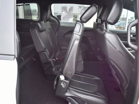 Used 2018 Chrysler Pacifica Touring-L w/ Premium Audio Group image 43