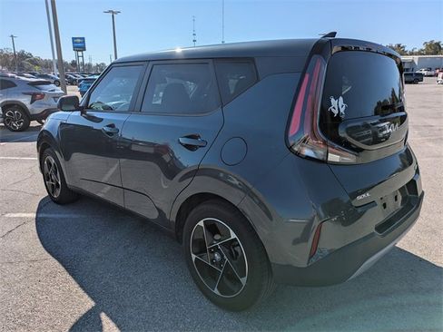 Used 2023 Kia Soul EX image 6