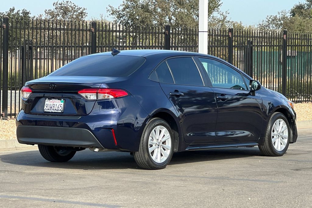 Certified 2025 Toyota Corolla LE w/ LE Premium Package FWD image 5