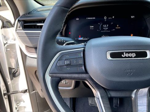 Used 2023 Jeep Grand Cherokee Limited AWD/4WD image 23
