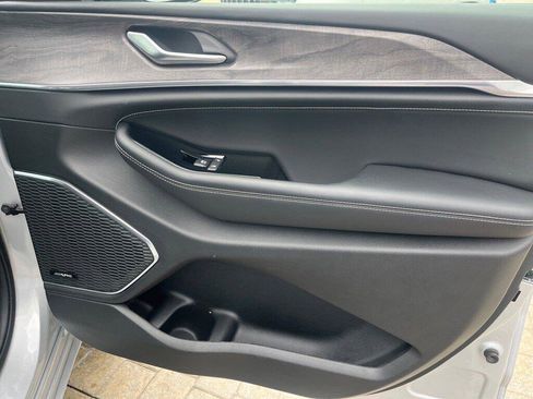 Used 2023 Jeep Grand Cherokee Overland image 21