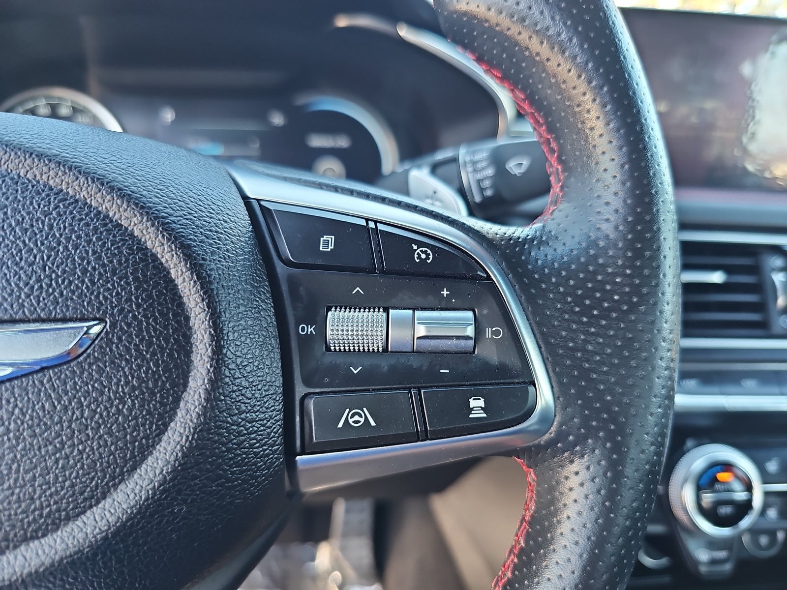 Used 2023 Genesis G70 3.3T w/ Sport Prestige Package RWD image 18