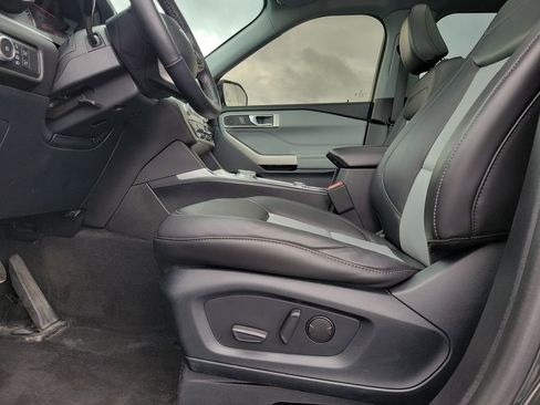 Certified 2022 Ford Explorer XLT w/ Equipment Group 202A image 18