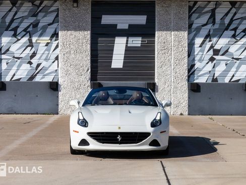 Used 2016 Ferrari California T image 3