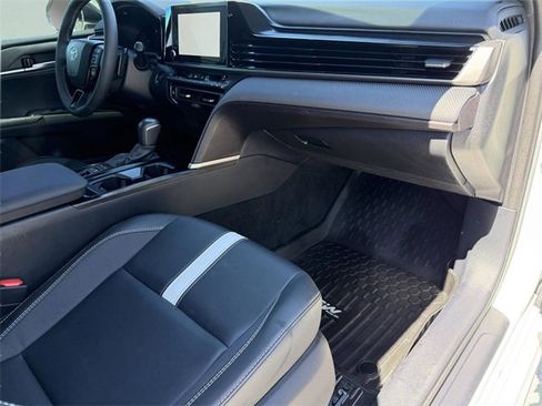 Used 2025 Toyota Camry SE w/ Convenience Package image 18