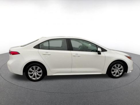 Used 2025 Toyota Corolla LE image 16