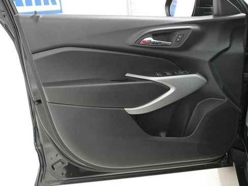 Used 2026 Chevrolet Trax LS w/ LS Convenience Package FWD image 21