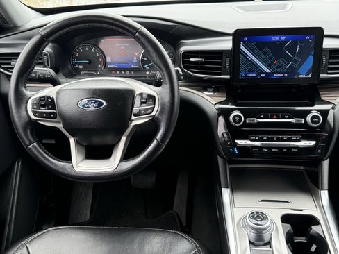 Used 2023 Ford Explorer Limited image 12