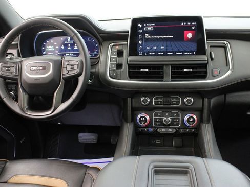 Used 2024 GMC Yukon AT4 AWD/4WD image 24