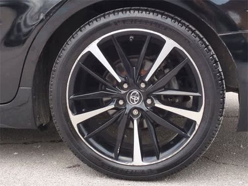 Used 2018 Toyota Camry XSE image 14