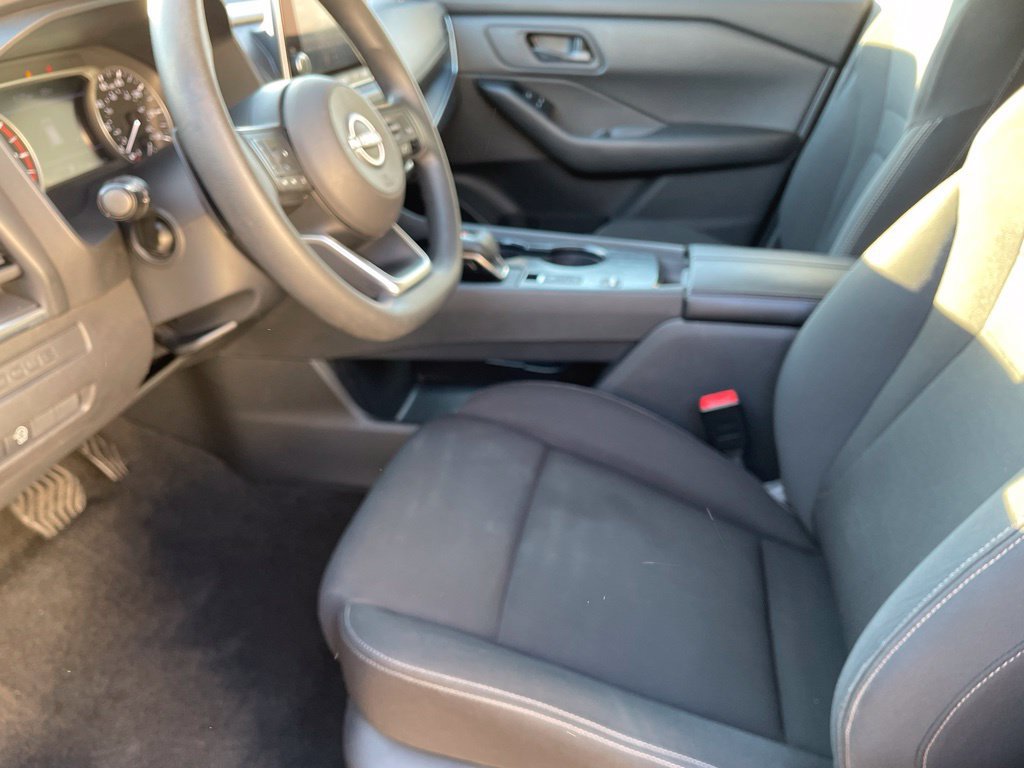 Used 2024 Nissan Rogue S FWD image 9