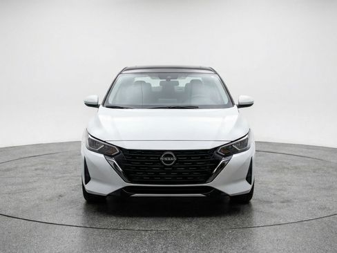 Used 2025 Nissan Sentra SV image 2