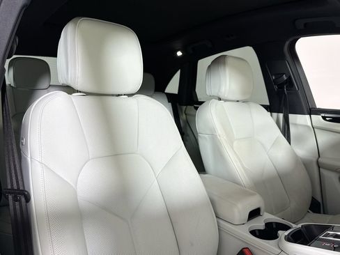 Certified 2023 Porsche Macan AWD/4WD image 18