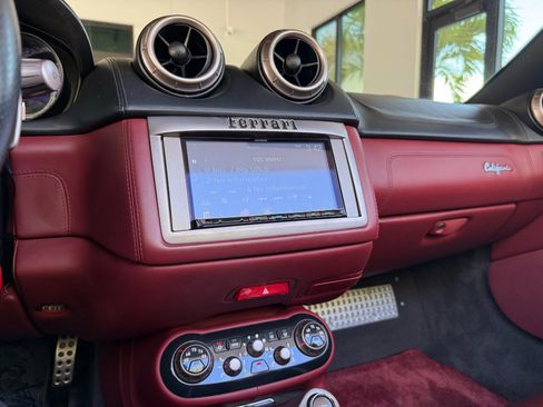 Used 2010 Ferrari California RWD image 41
