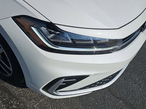 Used 2025 Volkswagen Jetta SE image 30