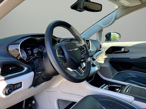 Certified 2023 Chrysler Pacifica Limited FWD image 20