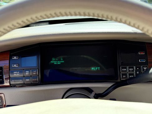 Used 1995 Cadillac De Ville Concours image 12