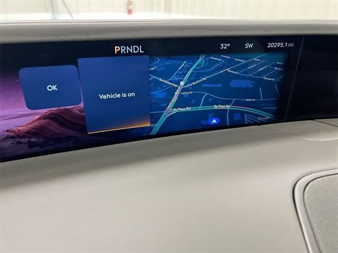 Used 2025 Lincoln Nautilus Reserve image 14