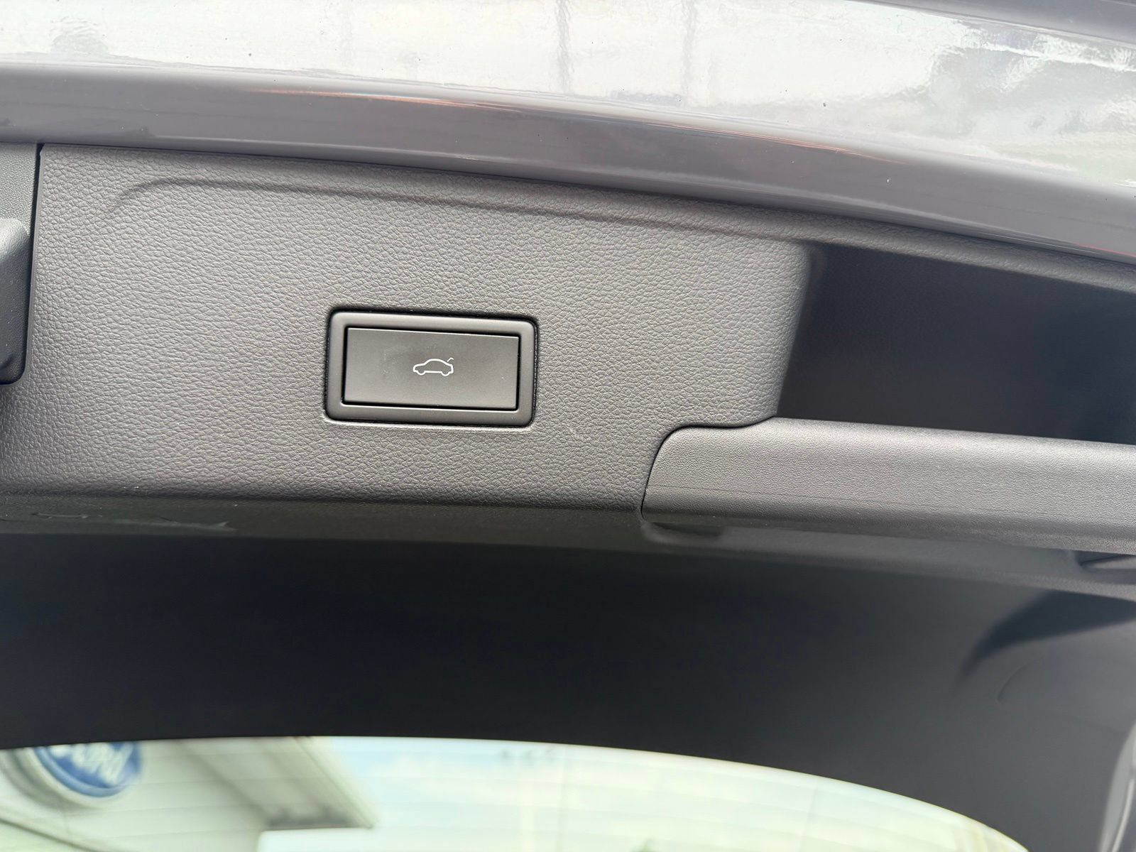 Used 2021 Volkswagen Atlas Cross Sport SE FWD image 13