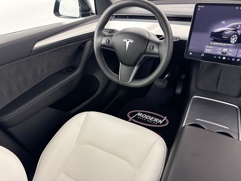 Used 2023 Tesla Model Y Long Range AWD/4WD image 31