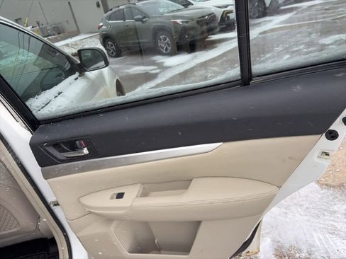 Used 2011 Subaru Outback 2.5i Premium image 16