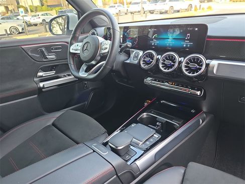 Used 2022 Mercedes-Benz GLB 35 AMG 4MATIC image 17