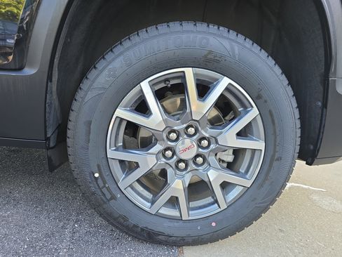 Used 2023 GMC Acadia SLT w/ Technology Package image 30