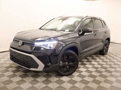 Certified 2025 Volkswagen Taos SE w/ Panoramic Sunroof Package