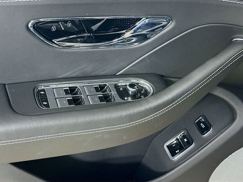 Used 2022 Bentley Flying Spur V8 AWD/4WD image 18