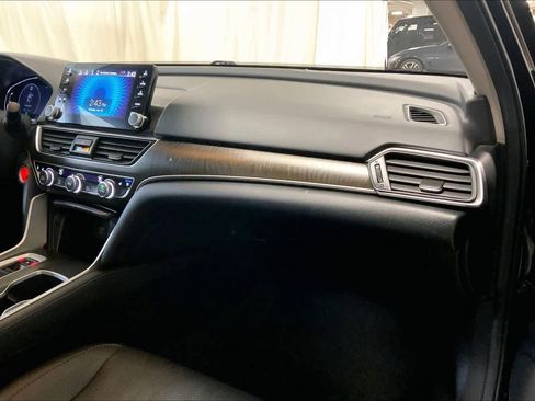 Used 2020 Honda Accord Touring image 18