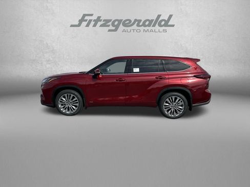 New 2026 Toyota Highlander Platinum image 4