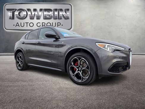 Used 2023 Alfa Romeo Stelvio Ti image 2